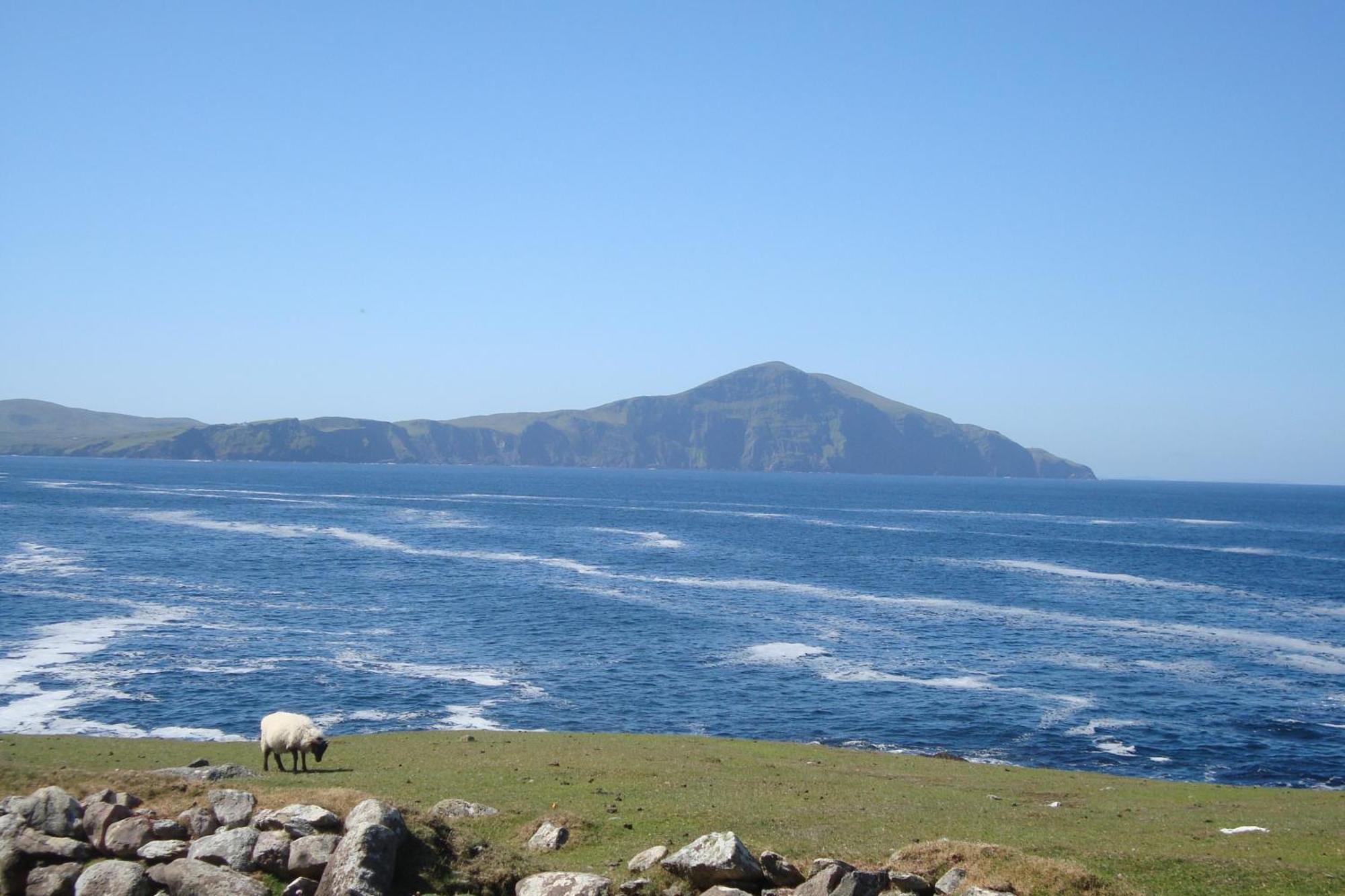 Hy Breasal B&B Achill Sound Exterior foto